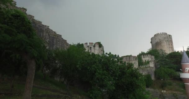 Antigua fortaleza Rumeli en Estambul — Vídeos de Stock