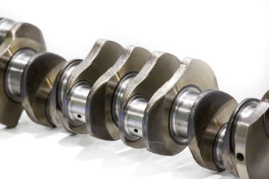 Bir beyaz araba krank mili 