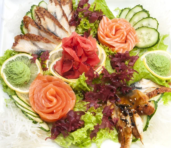 Cozinha japonesa sashimi com legumes — Fotografia de Stock