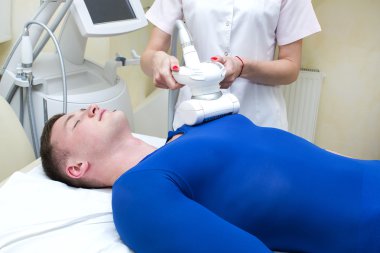 Klinik lipomassage işleme