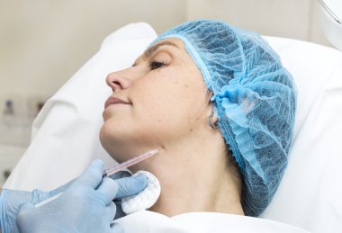 Enjeksiyon ile kozmetik tedavi 