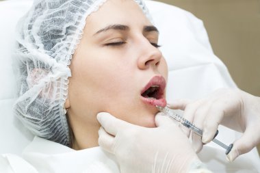 Enjeksiyon ile kozmetik tedavi 