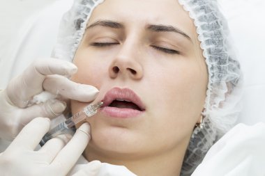 Enjeksiyon ile kozmetik tedavi 