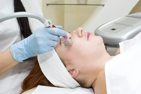 Woman is in the process at the clinic — Stock Photo, Image