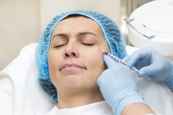 Tratamiento cosmético con inyección — Foto de Stock