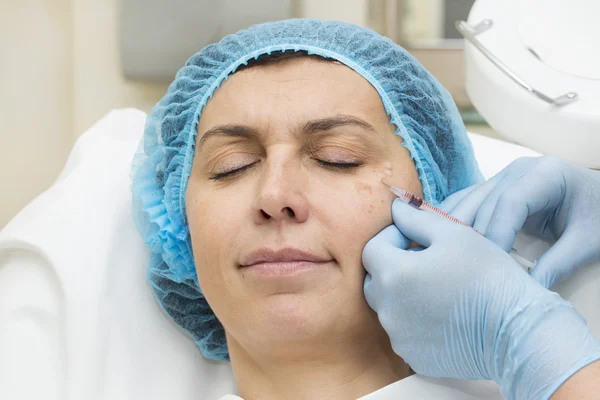 Cosmetic treatment with injection — Stock Photo, Image