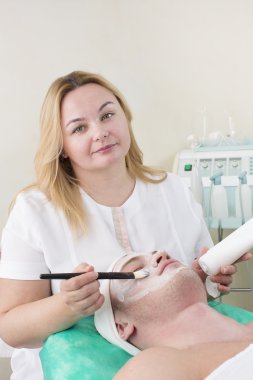 adam maske kozmetik prosedür