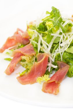 roka ve ton balıklı sebze salatası 