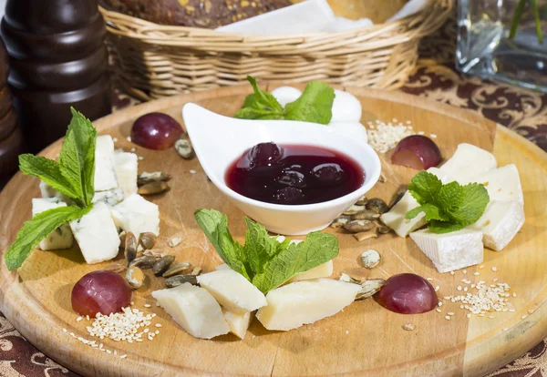 Cheese plate wit — Stock Photo, Image