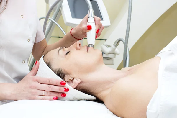 Woman is in the process at the clinic — Stock Photo, Image