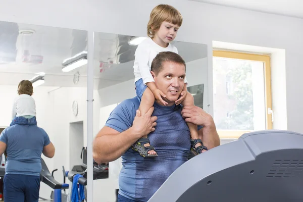 Father and son do sports — Stock Photo, Image