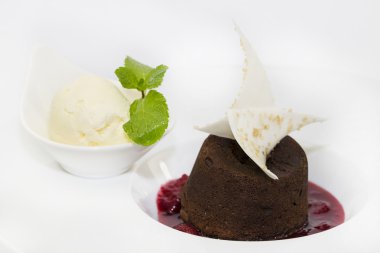 Haşhaşlı tatlı dondurma ile