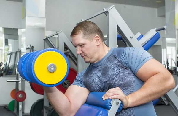 Varón Adulto Apariencia Atlética Dedica Culturismo Gimnasio — Foto de Stock