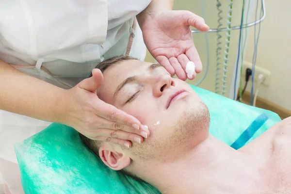 Man in the mask cosmetic procedure — Stock Photo, Image