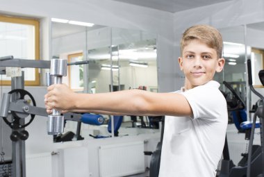 spor için çocuk genç giriyor