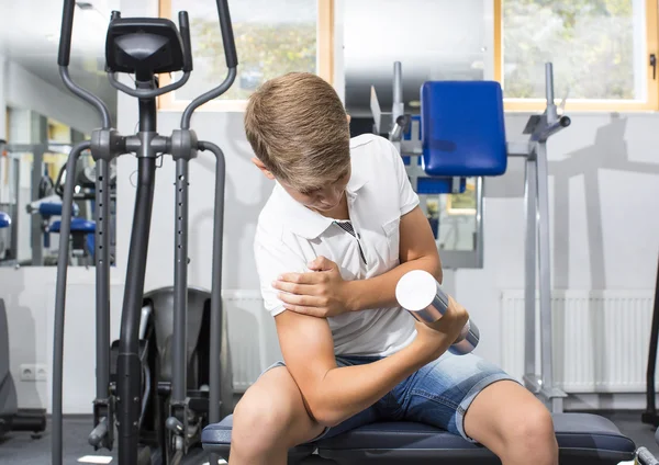 Garçon adolescent va dans pour le sport — Photo