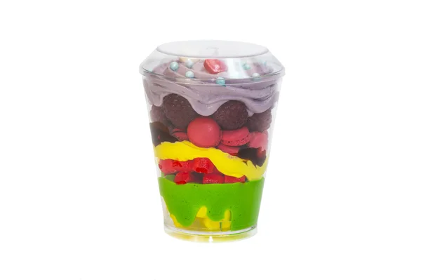 Dessert dans des tasses en plastique — Photo