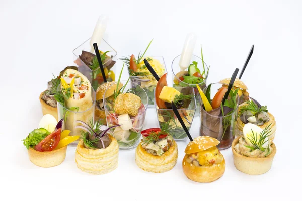 Mini canape avec viande et légumes — Photo