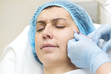 Enjeksiyon ile kozmetik tedavi