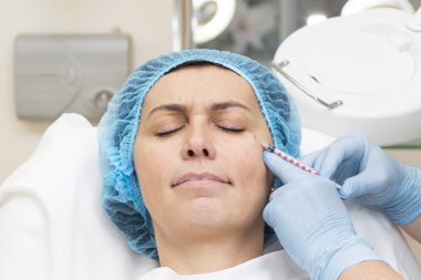 Enjeksiyon ile kozmetik tedavi