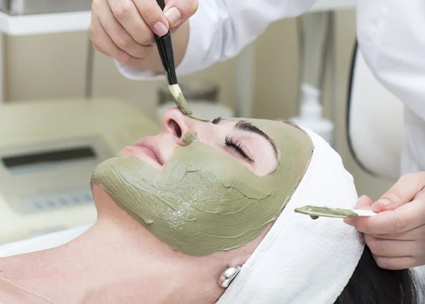 Processo di massaggio e trattamenti per il viso — Foto Stock