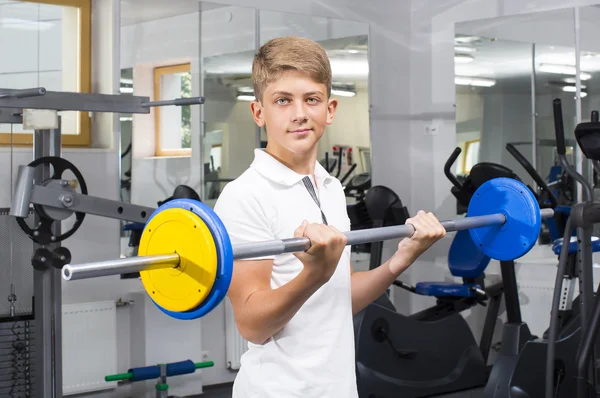 Menino adolescente vai para esportes — Fotografia de Stock