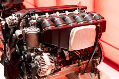 Münih, Almanya - 24 Kasım 2018: Sergi ve başarıları otomobil ve motosiklet Bmw Müzesi'nde efsanevi modellerinin ve sergiler. 