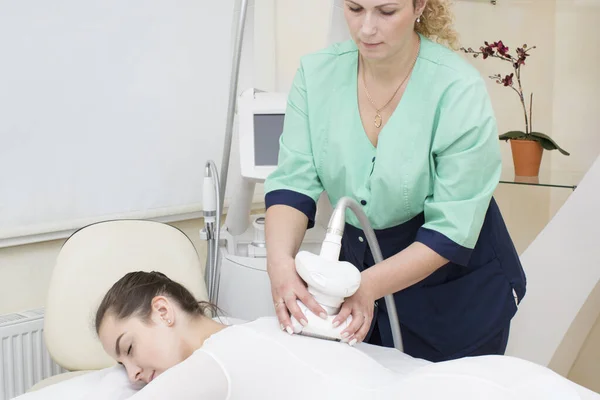 Jeune Fille Est Cours Médecine Santé Clinique Lipomassage — Photo