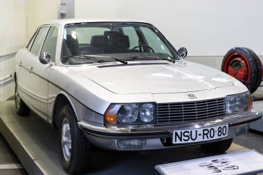 Münih 'te Ulaşım Müzesi, 26 Kasım 2018, Münih. Retro ulaşım ve aksesuar koleksiyonu ülkenin bir mirası..