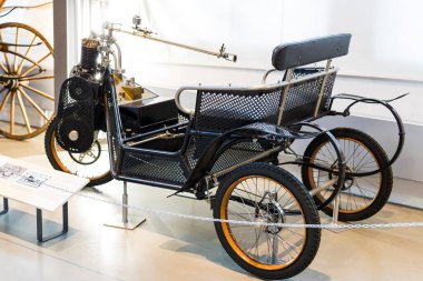 Münih, Almanya - 26 Kasım 2018: topluluğu tarihsel olarak bilinen ve Münih ulaşım Müzesi (Deutsches Museum Verkehrszentrum Araçlar). 