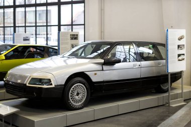 Münih, Almanya - 26 Kasım 2018: topluluğu tarihsel olarak bilinen ve Münih ulaşım Müzesi (Deutsches Museum Verkehrszentrum Araçlar). 