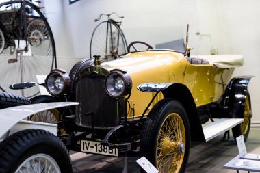 Münih, Almanya - 26 Kasım 2018: topluluğu tarihsel olarak bilinen ve Münih ulaşım Müzesi (Deutsches Museum Verkehrszentrum Araçlar). 