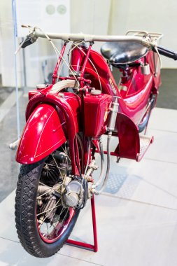 Münih 'te Ulaşım Müzesi, 26 Kasım 2018, Münih. Retro ulaşım ve aksesuar koleksiyonu ülkenin bir mirası..