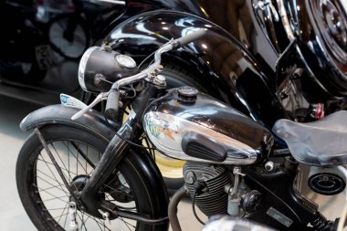 Münih 'te Ulaşım Müzesi, 26 Kasım 2018, Münih. Retro ulaşım ve aksesuar koleksiyonu ülkenin bir mirası..