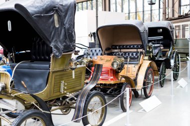 Münih 'te Ulaşım Müzesi, 26 Kasım 2018, Münih. Retro ulaşım ve aksesuar koleksiyonu ülkenin bir mirası..