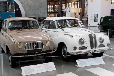 Münih 'te Ulaşım Müzesi, 26 Kasım 2018, Münih. Retro ulaşım ve aksesuar koleksiyonu ülkenin bir mirası..