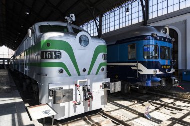 MADRID, İspanya - 27 Mart 2018: Madrid 'deki demiryolu müzesindeki tren kompartımanının iç vagonları. 