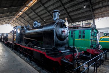 MADRID, İspanya - 27 Mart 2018: Madrid 'deki demiryolu müzesindeki tren kompartımanının iç vagonları. 