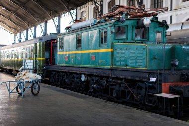 MADRID, İspanya - 27 Mart 2018: Madrid 'deki demiryolu müzesindeki tren kompartımanının iç vagonları. 