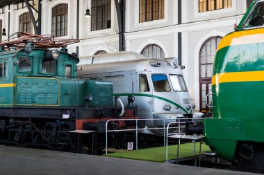 MADRID, İspanya - 27 Mart 2018: Madrid 'deki demiryolu müzesindeki tren kompartımanının iç vagonları. 