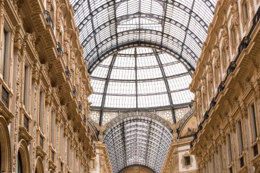 MILAN, ITALY - 6 Haziran 2018: Victor Emmanuel II 'nin Milan' daki mimari galerisinin elementleri ve detayları. 