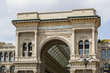 MILAN, ITALY - 6 Haziran 2018: Victor Emmanuel II 'nin Milan' daki mimari galerisinin elementleri ve detayları. 