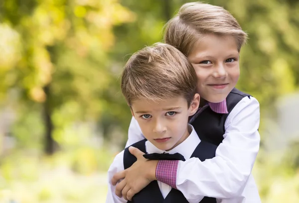 Young male teenagers  in the park. — Stock Photo, Image