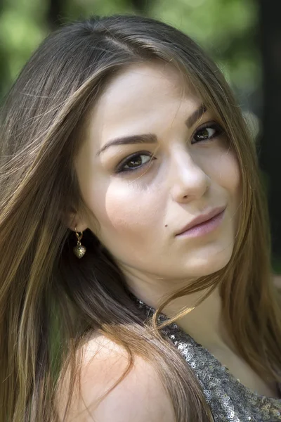 Beautiful  girl in the park — Stock Photo, Image