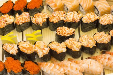 sushi lezzetli deniz ürünleri