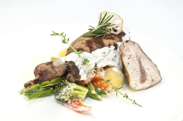 Roasted rabbit meat and potatoes with vegetables — Stock Photo, Image