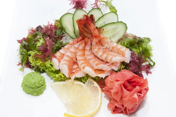 Sashimi cocina japonesa con verduras y pescado — Foto de Stock