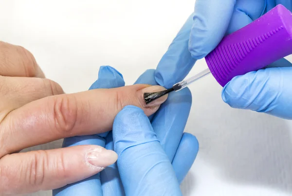 Processes work on a manicure — Stock Photo, Image