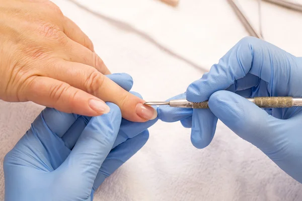 Los procesos trabajan sobre la manicura — Foto de Stock