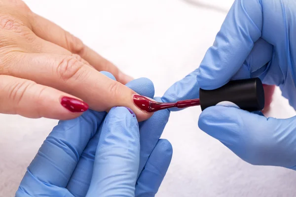 Processes work on a manicure — Stock Photo, Image